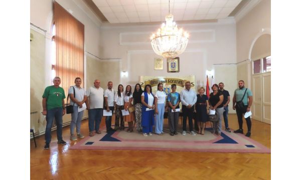 Потписани уговори о донацији 15 пластеника за пољопривреднике из Богатића