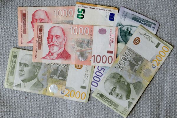 Današnji kurs: 117,17 dinara za evro