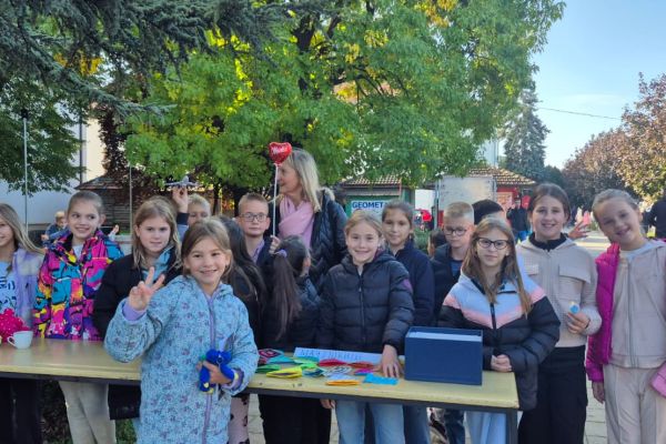 U OŠ „Mika Mitrović“ obeležena Dečija nedelja pod sloganom „Imam pravo da se igram, smejem, stvaram i u bolji svet pretvaram“