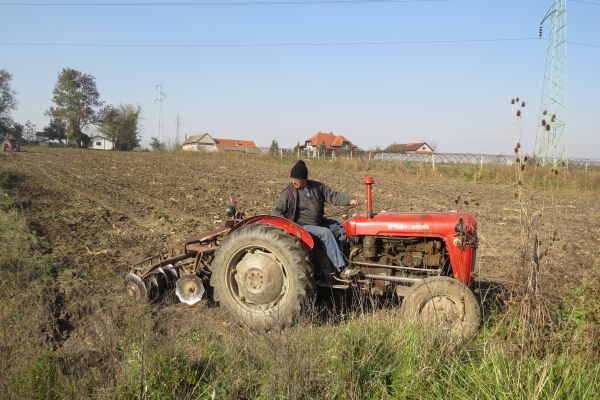 Rešenja o povraćaju akciza na gorivo poslata poljoprivrednicima