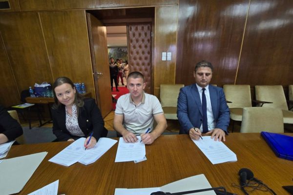 Коцељева: Потписани уговори о куповини сеоских кућа