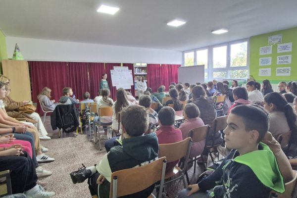 Dečja nedelja u Crnoj Bari: Učenici govorili o pubertetu