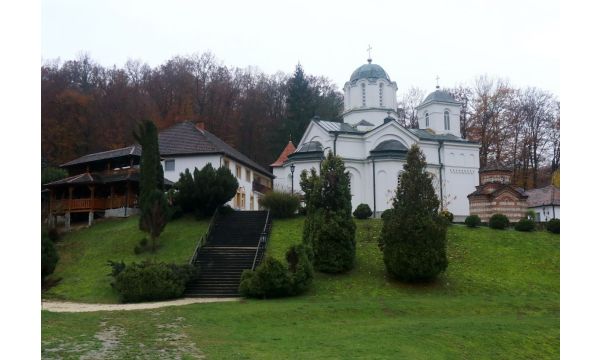 Lekovita studen voda sa česme Istočnik