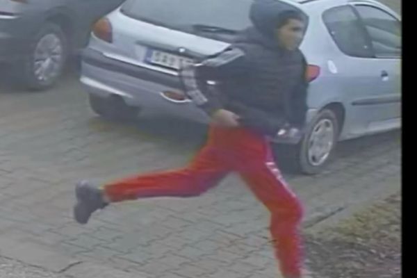 Шапчанку на улици опљачкао страни држављанин