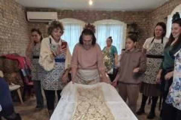 Радионица прављења чеснице у Богатићу