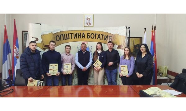 Potpisani ugovori sa studentima kojima su dodeljene stipendije u Bogatiću