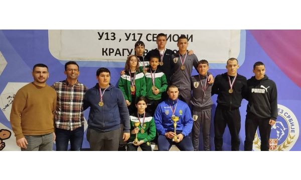 Kadetska ekipna titula