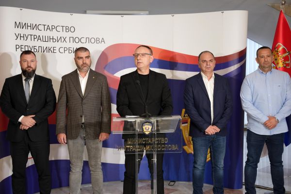 Полиција, у сарадњи са тужилаштвом, испитује све околности у вези са смрћу девојке на Филозофском факултету