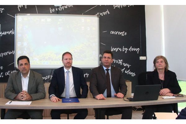 Стазама пријатељства и сарадње