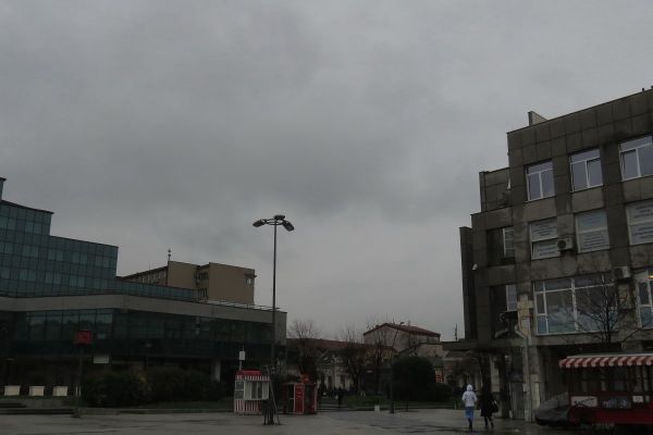 Умерено облачно уз слабу кишу