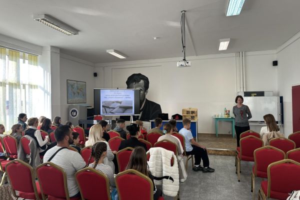 Промоција добробити читања књига у "Лазиној'' школи