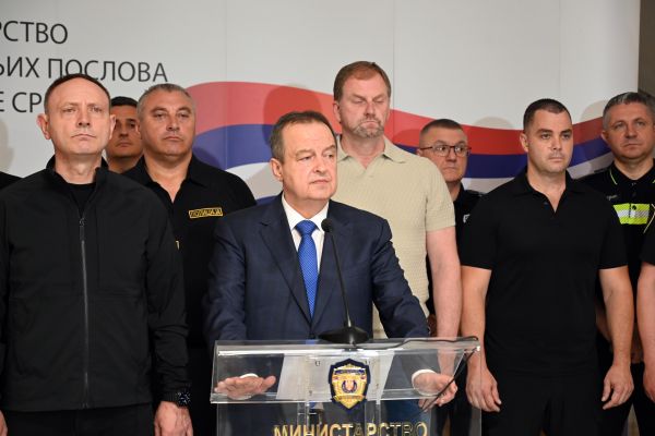 Ministar Dačić najoštrije osudio napad na policijske službenike