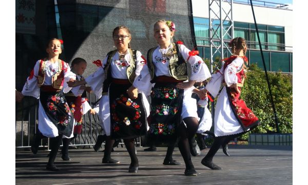 850 учесника на Тргу