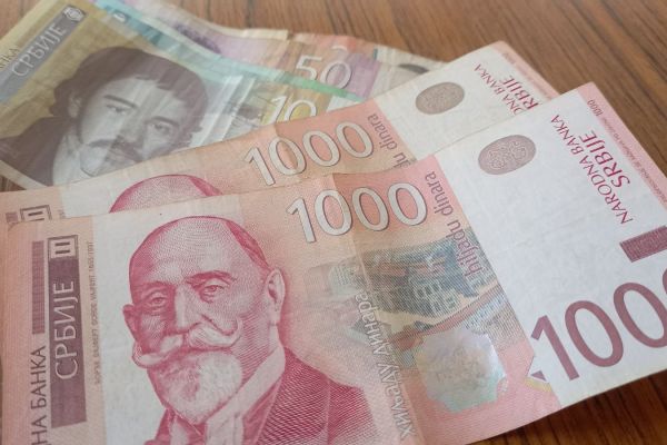Средњи курс: 117,38 динара за евро