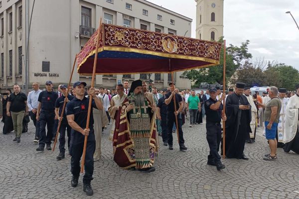 Централним градским улицама прошла Духовска литија