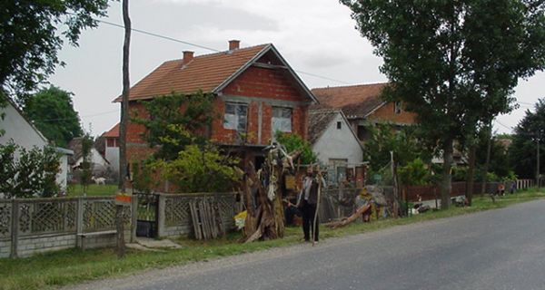 Старе куће “нагриза” време